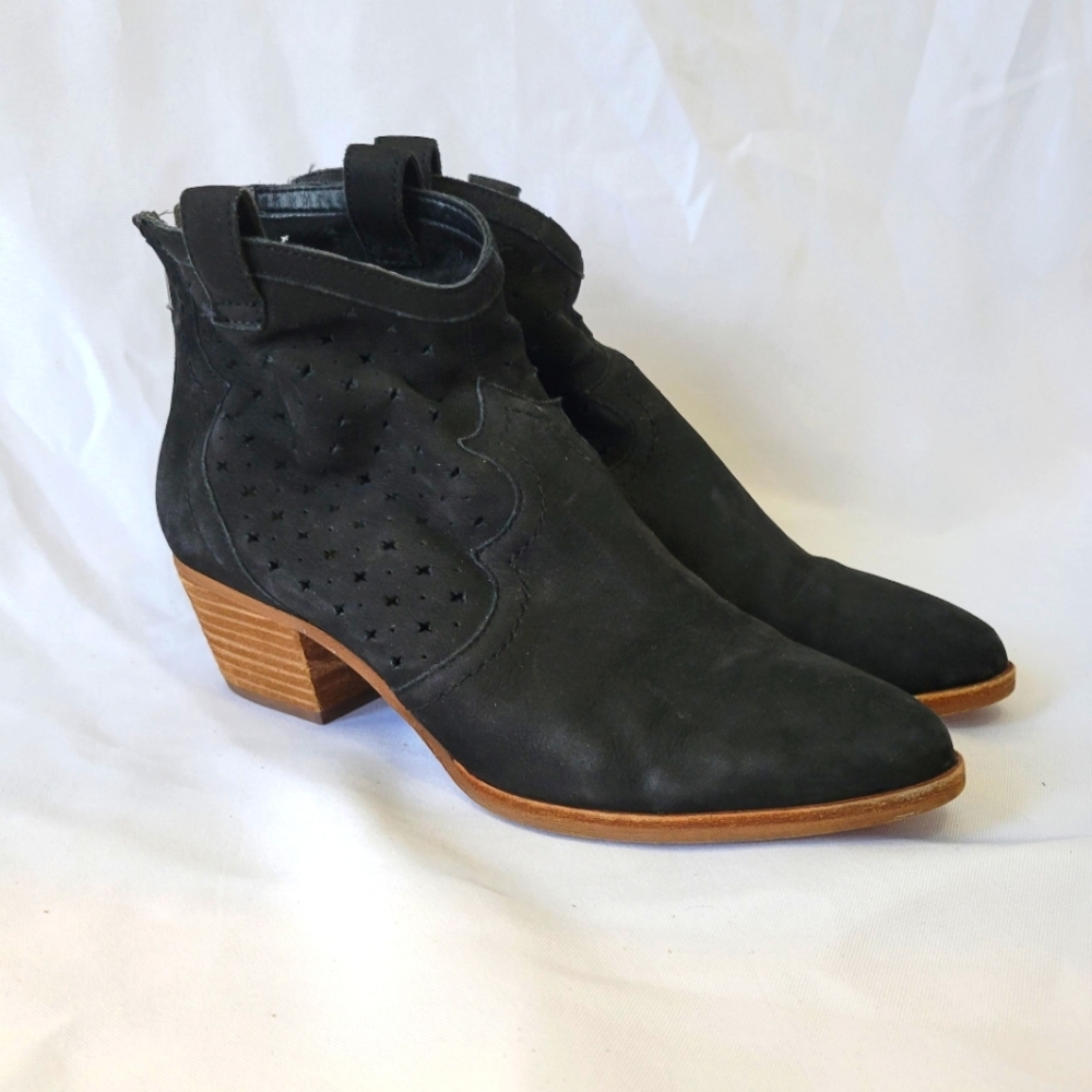 Sam Edelman Reynolds Punch Out Western Block Heel Booties Size 7